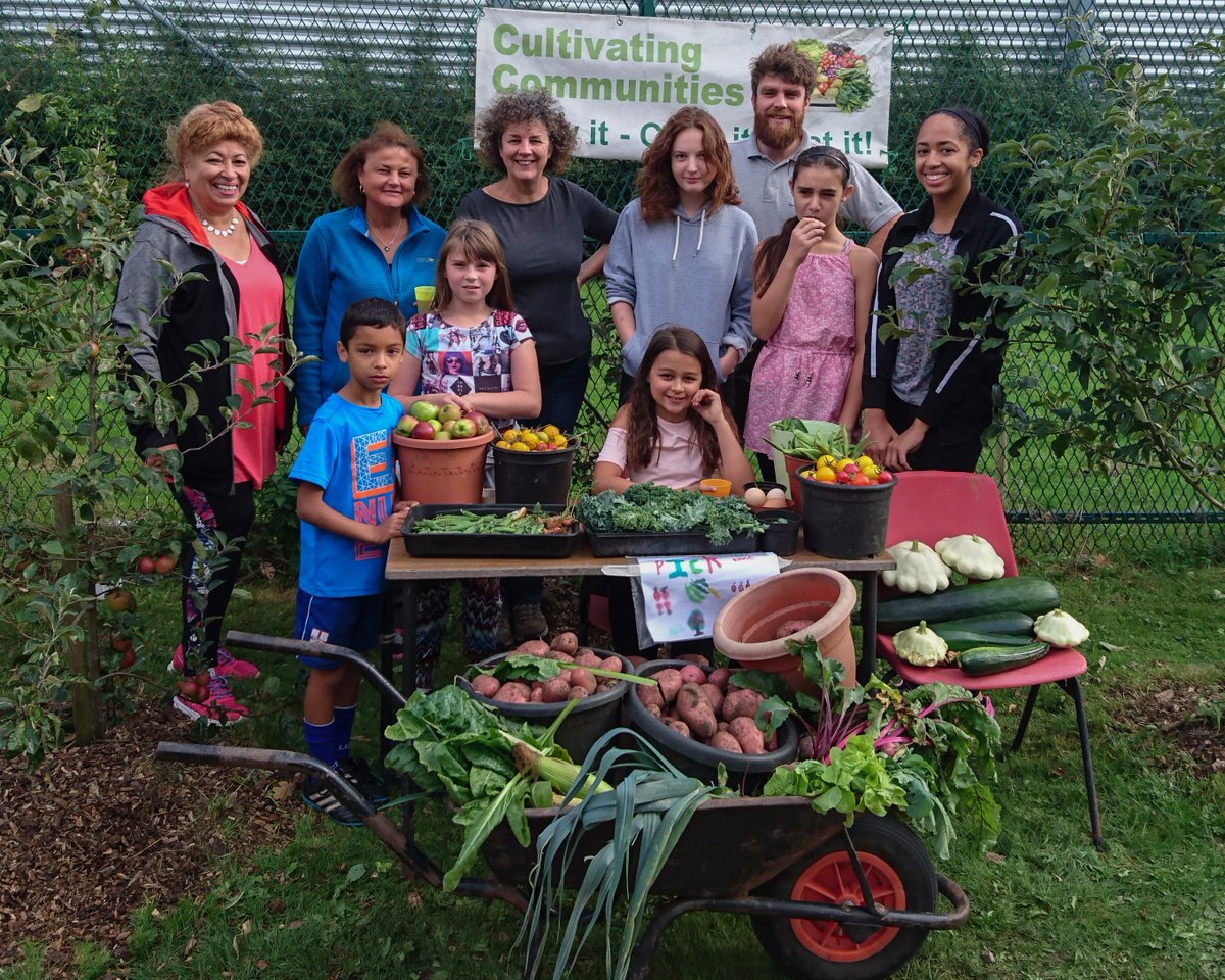 Cultivate_Comms's tweet photo. Our flyer for 2017! Come along! Learn, grow, chat and eat!   #leicester #communitygardens #allotments #spring https://t.co/BkptJDtn4t https://t.co/yUEI2FDC65