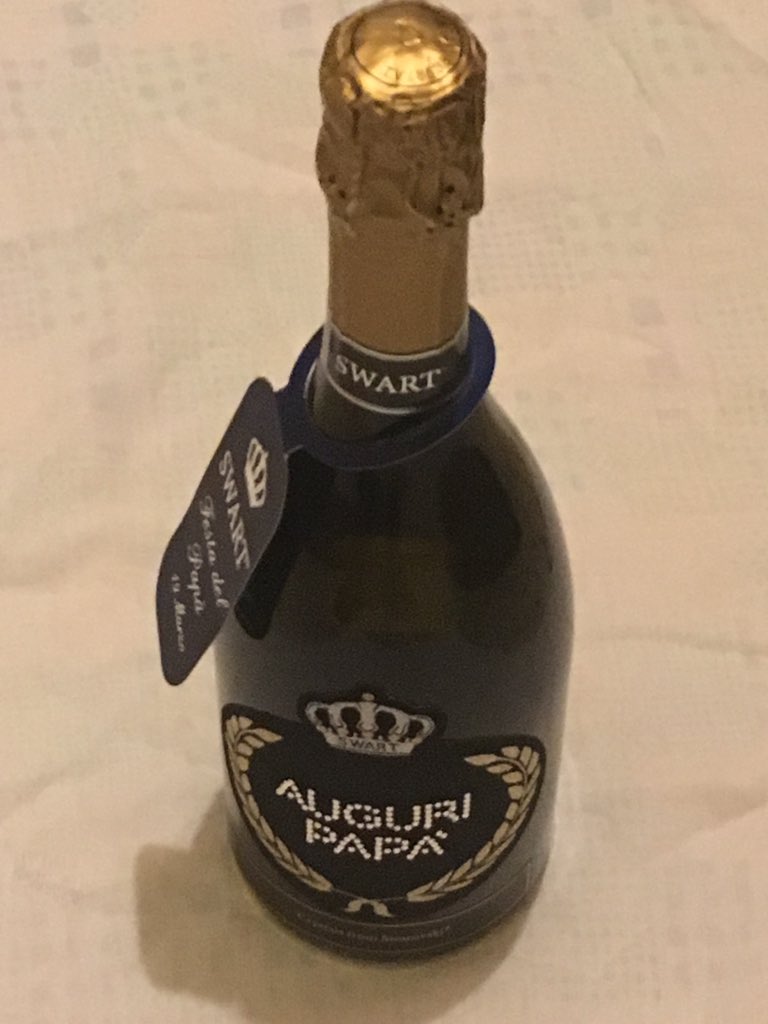 Auguriiiii sincero per tutti i papà 🎶🎶 e soprattutto   A chi vi rende  felice  in questa  giornata anche con una chiamata o messaggio