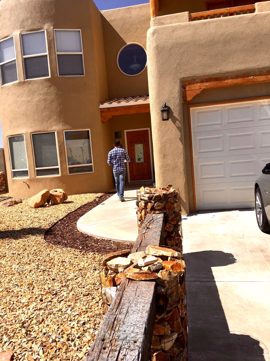 JoseOrozcoABQ's tweet photo. Perfect weekend talking with residents in District 5 about ways to make #ABQ a better place to live and work. #nmpol https://t.co/SR5UudIURc