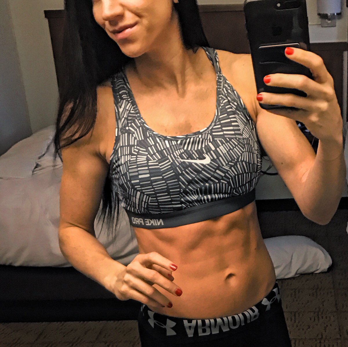 christinaboxing's tweet photo. After 2 weeks of doing the @bodyweightbc abs are coming back through. πͺπΌ #bodyweightbootcamp #BWBC #fitness πͺπΌ https://t.co/kSTdbDOq0b