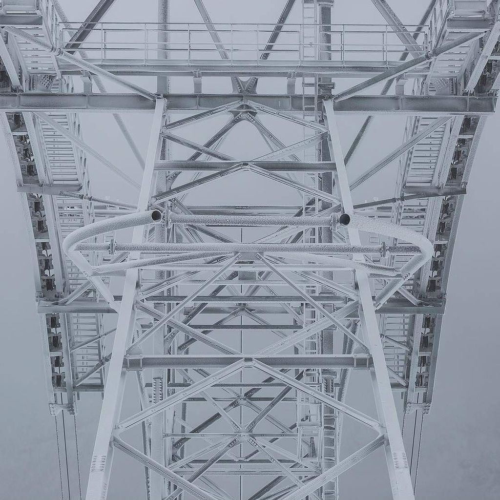 LoenSkylift's tweet photo. Icy artwork #LoenSkylift #Hoven #Loen #Stryn #Nordfjord #Garaventa #pendelbahn #cablecar #… https://t.co/a1C4GBEJQO https://t.co/g3SIfqMrM9