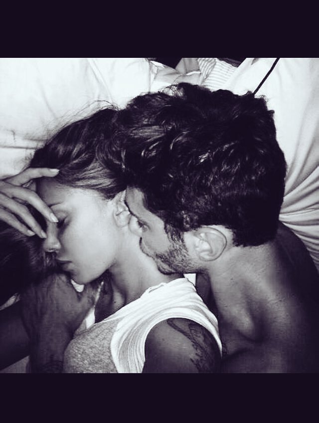 Mertozo07's tweet image. Sende özlendin. Boynundan öpüyorum 💋❤️😍@yarencilekk