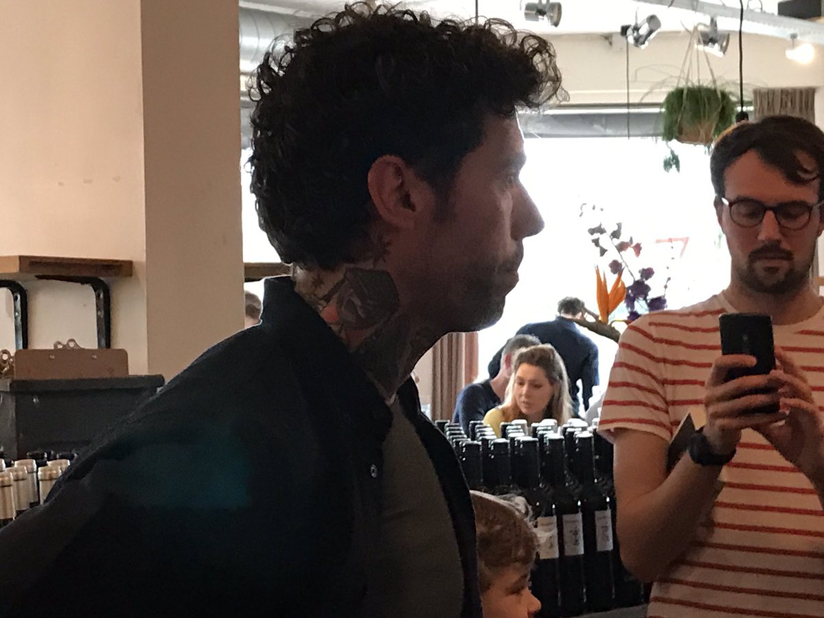 Mooie middag met @henkvanstraten. Nav nieuwe boek Wij Zeggen Hier Niet Halfbroer. #voordetrouwefans <a href="/dagmarkroezen/">Dagmar Kroezen</a>