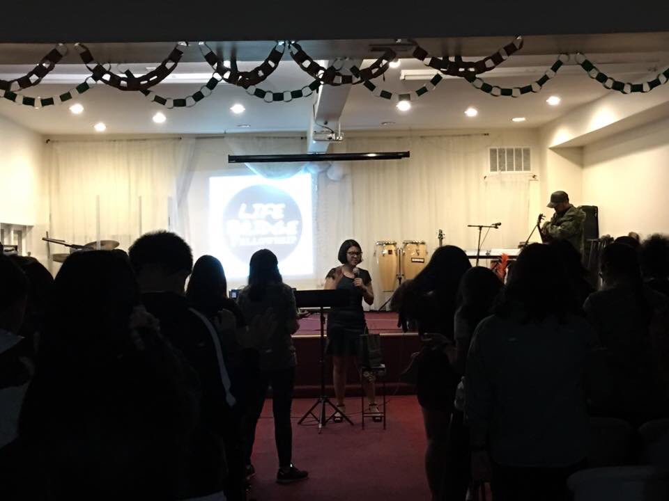 Olove_12's tweet photo. #120event2 #youthnight #lifebridgefellowship Sis Rina sharing God's word https://t.co/MQOM7R6IIa