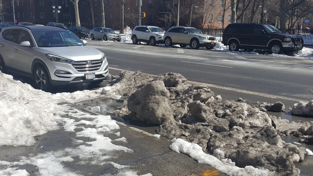 TEEGATES718's tweet photo. @NYCASP @NYCASP why it's gonna be hell so many spots still clear &amp; the double parking not a good #mayorofnyc https://t.co/GQ5CbdkfW2
