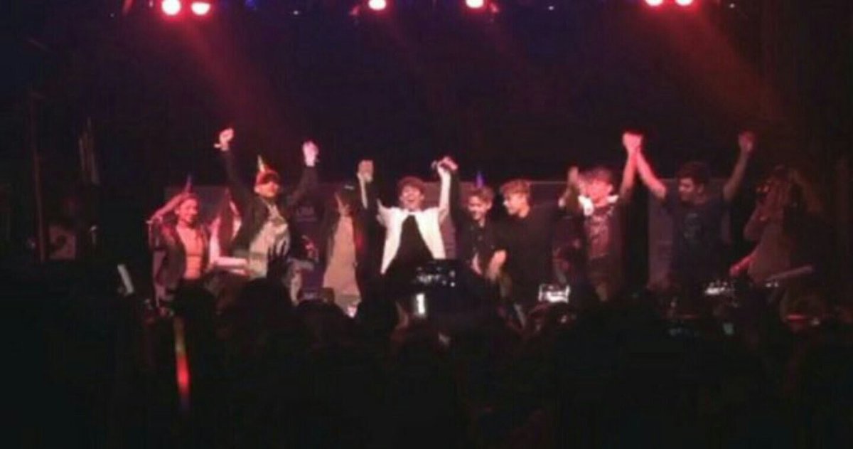 Laishastyless's tweet photo. #WeLovePoms #pomsfam I've been supporting POMs for a year now and me saying I'm proud would be an understatement Love you all ❤ https://t.co/2gmHxD2W0y