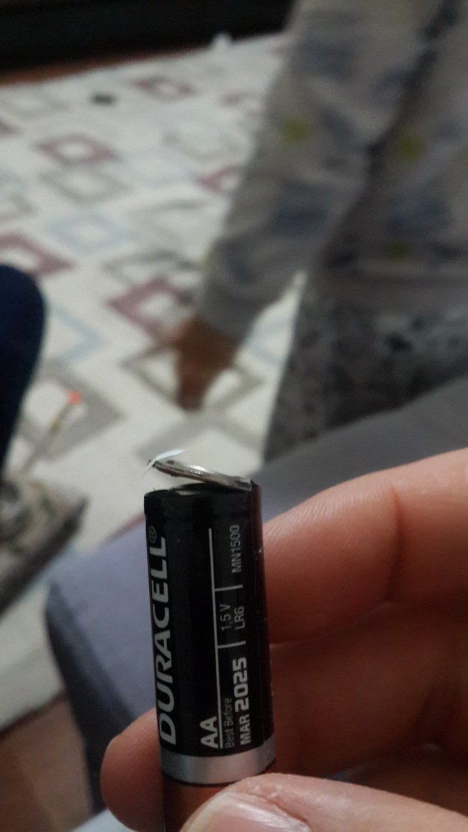 armaganka's tweet photo. Duracell de patlarmış. Görmüş olduk. https://t.co/gePTVJkmUb
