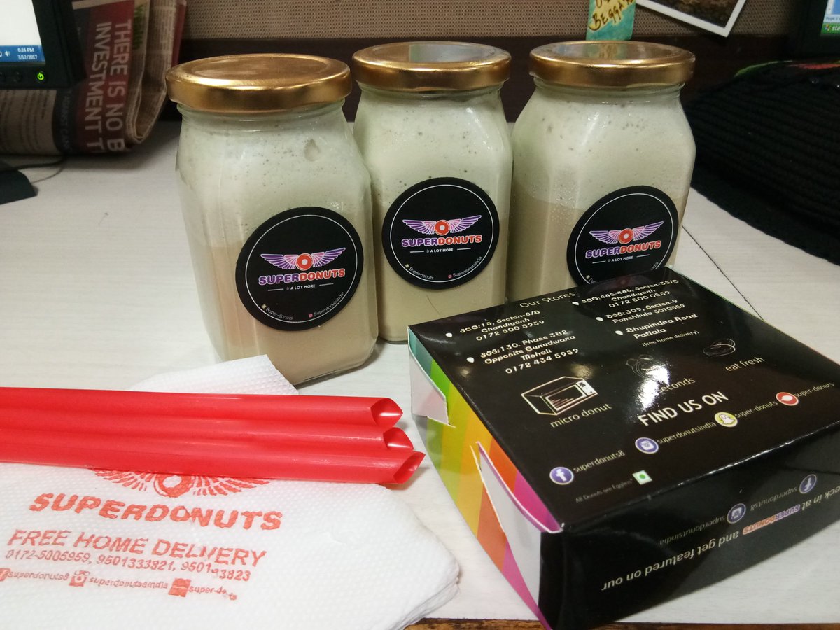 ifrahmufti's tweet photo. I m not a #CoffeeAddict but just a little over attatched to it !! #SuperDonuts #ColdcoffeeTime #OfficeDiaries https://t.co/UEWrEQ53Ct
