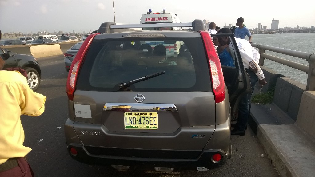 kenegbas's tweet photo. #SuicideOn3rdMainlandBridge #Helplessness. Many #Nigerians suffering from #AcuteDepression. Sad to watch https://t.co/TtQN3ZskTz