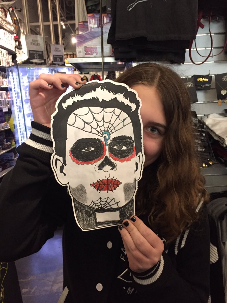 thadouger's tweet photo. #PanicAtHotTopic #KROQSweeps https://t.co/I56JyTBlwp