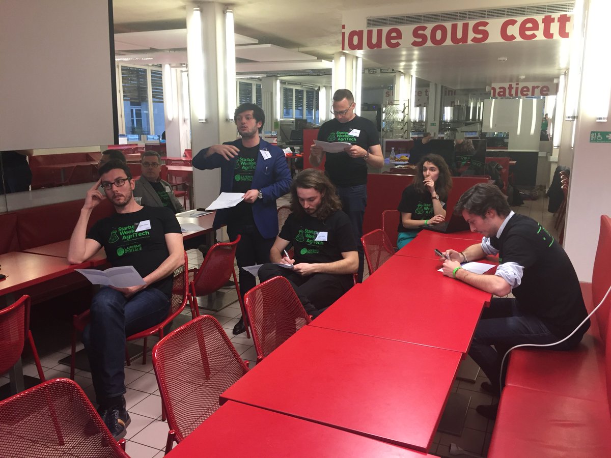sweparis's tweet photo. Le jury en délibération🤐 ! Bravo à toutes les équipes !!! De beaux projets au #SWAgritech 😍👏 https://t.co/AsZNNpta5g