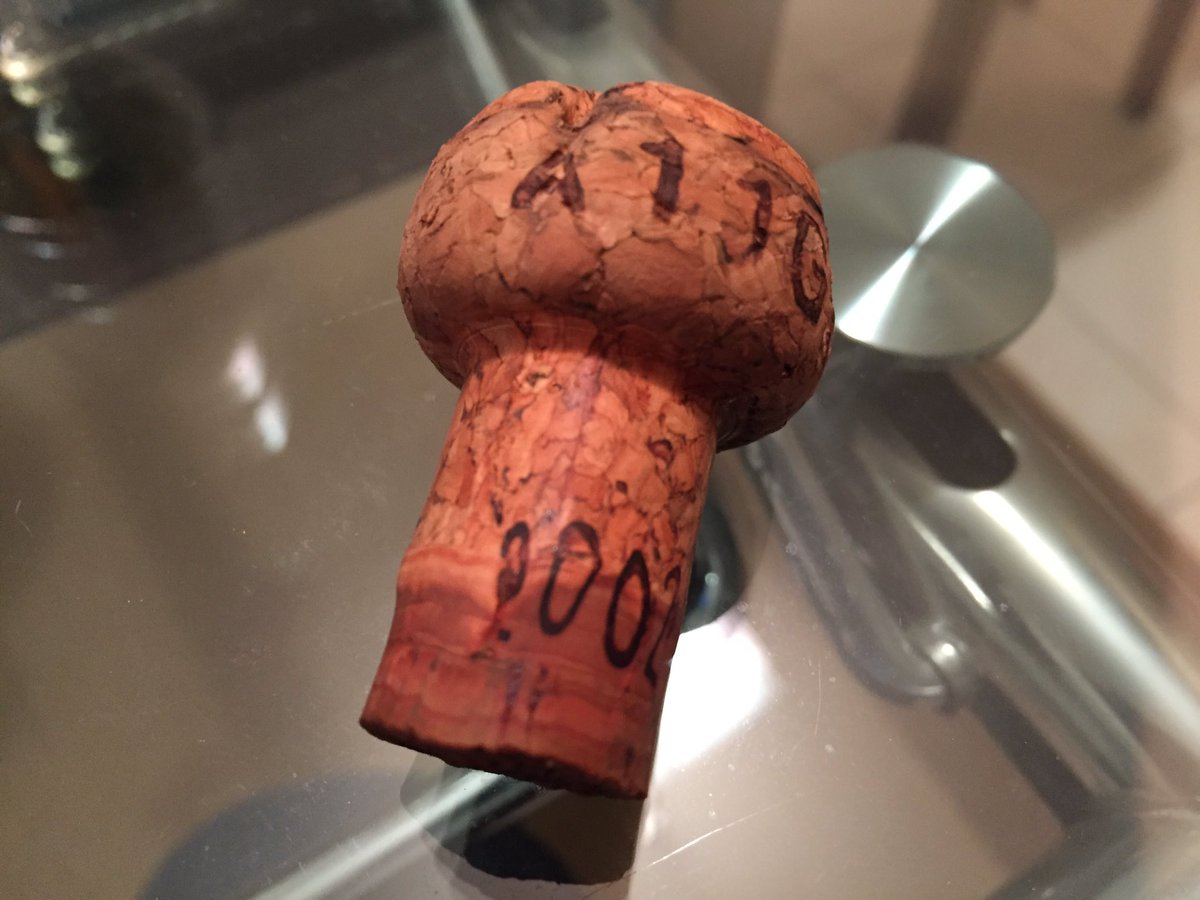 AlbertoLupetti's tweet photo. 2016 italian market for champagne: 6,633,000 bottles, equal to +6,4%! We love champagne, definitely... https://t.co/iE9QNBHxMH