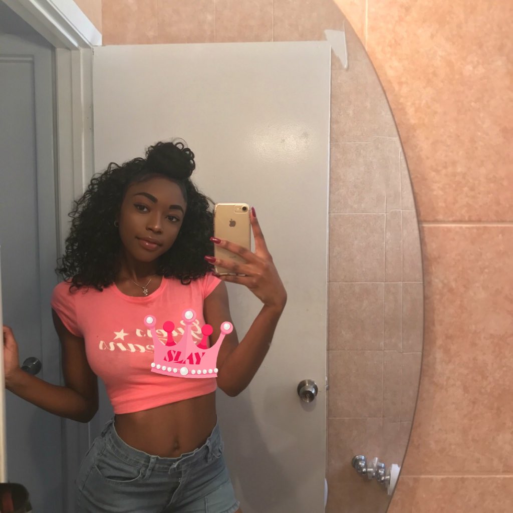 1 pic. When I'm bored I slay my hair and makeup lol https://t.co/BGcxilCd47