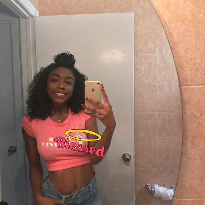 𝕻𝖊ɨ七𝖍ʘ - 2 pic. When I'm bored I slay my hair and makeup lol https://t.co/BGcxilCd47