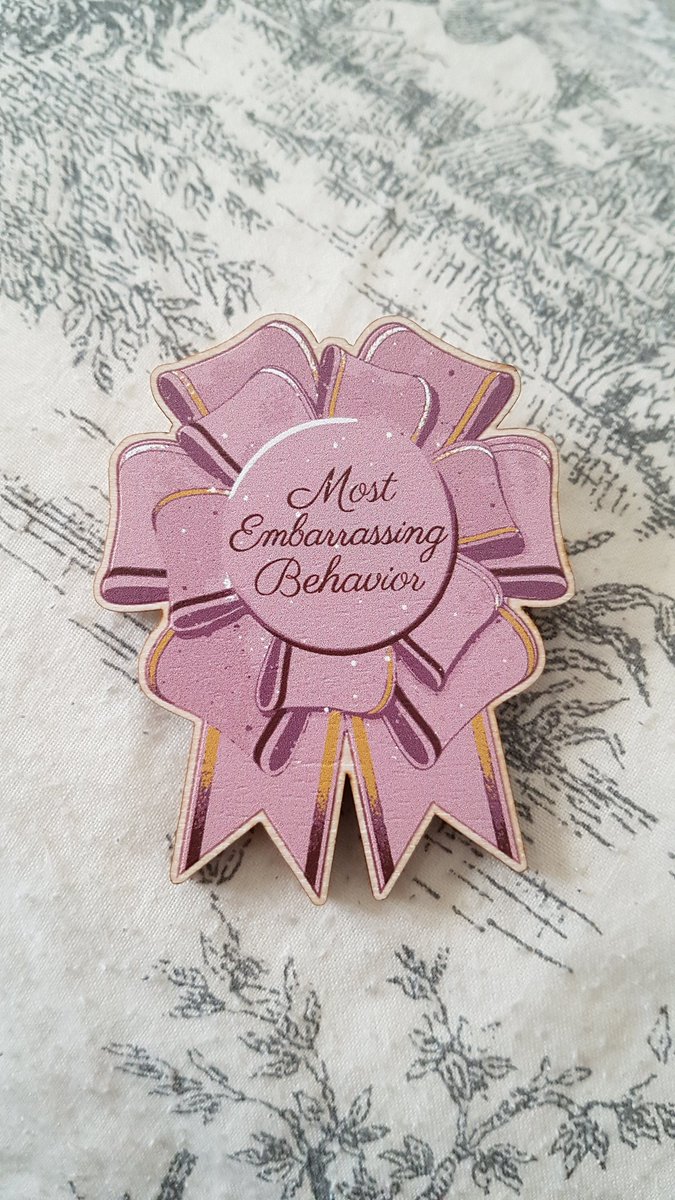 isabel1987's tweet photo. My wonderful friend @CitrusTangerina bought me this lovely brooch from @MilkribbonShop #omniavanitas #omniavanitasevent https://t.co/LPPZjpdU9n