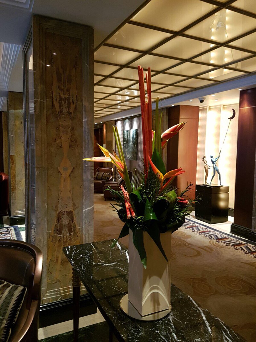 WestburyMayfair's tweet photo. A warm welcome from the team @WestburyMayfair #lobby #catchingthemoon for you https://t.co/pV1LaHAz8i
