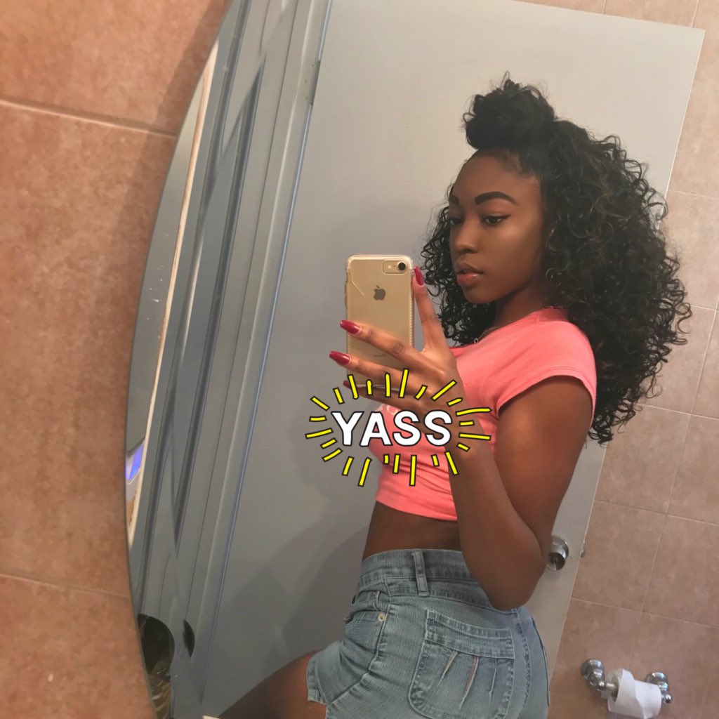 4 pic. When I'm bored I slay my hair and makeup lol https://t.co/BGcxilCd47
