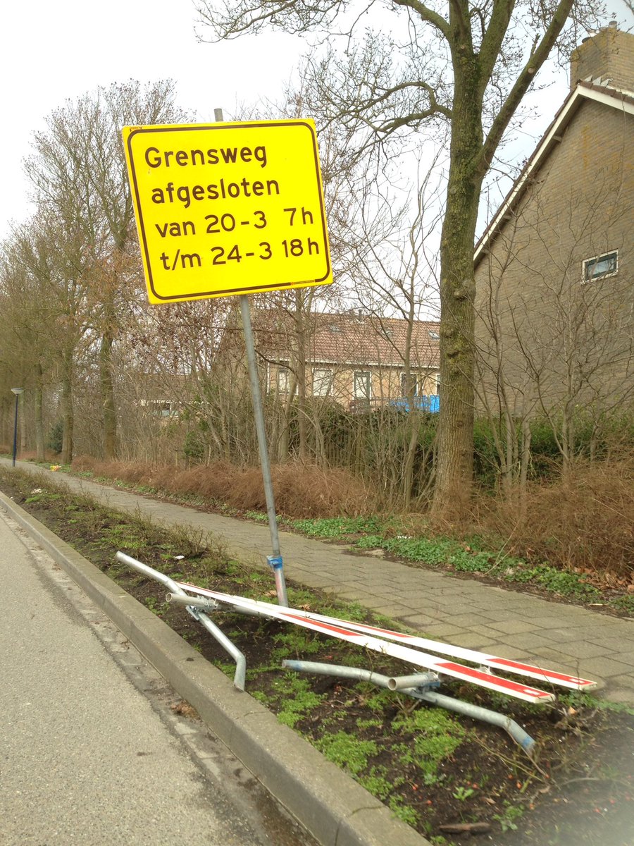 JupIkBenEr's tweet photo. #Grensweg #Harlingen afgesloten voor gemotoriseerd verkeer #n31 van 20 tot 24 maart 2017 https://t.co/SkRgZDlYH6