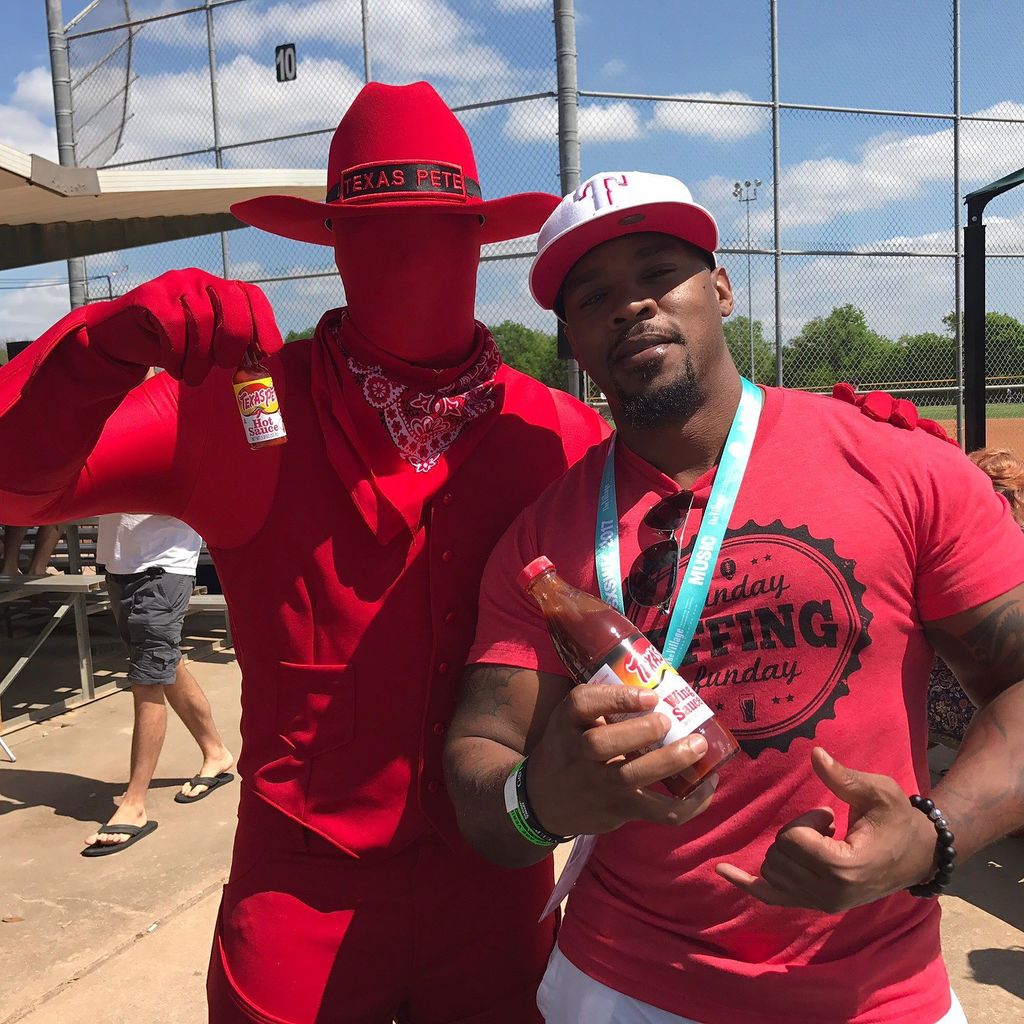 TexasPete's tweet image. How better to close out #SXSW than with softball, BBQ and #TexasPete #dramaforyourmouth ift.tt/2mFGV5B