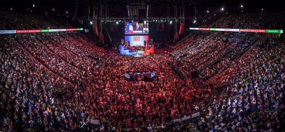 partisocialiste's tweet photo. Nous étions 25 000 à #Bercy cet après-midi ! Merci de votre mobilisation, ensemble continuons de faire battre le ❤️ de la France #HamonBercy https://t.co/tZt704AdGK