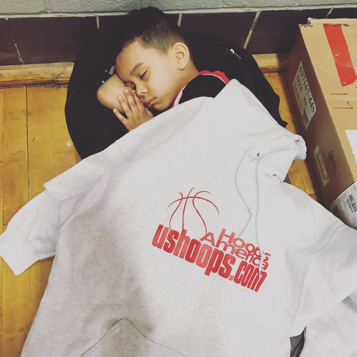 ushoops's tweet image. Looks like someone had a GREAT workout 😂😂😂
#USHOOPS
#KidsToPros
USHOOPS.com ❤️🏀