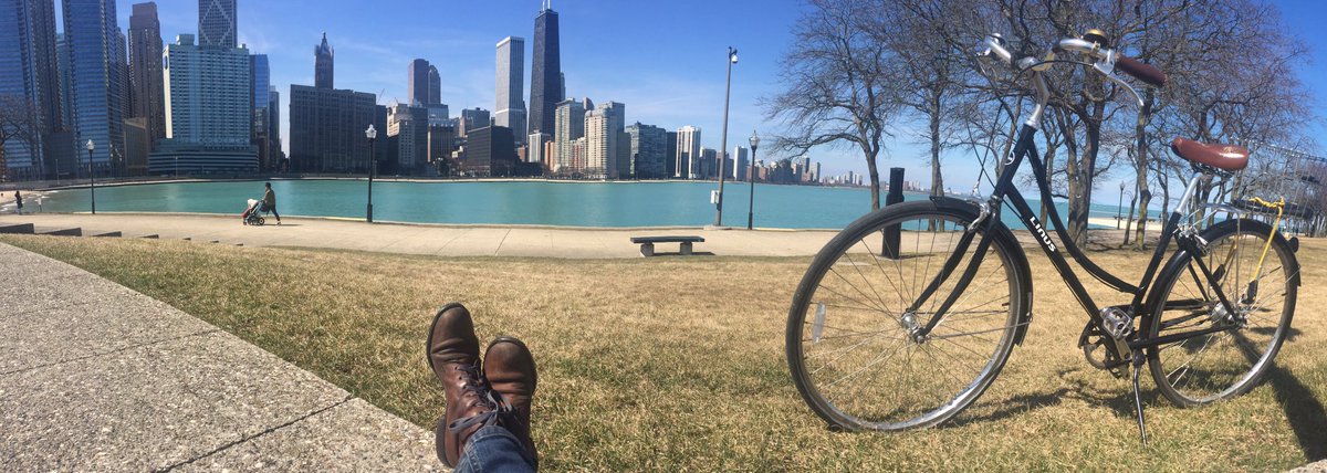 BikeWalkLP's tweet photo. It's starting to feel a little bit like spring. #bikeCHI https://t.co/FFFarD3Go8