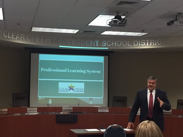 HirshLF's tweet photo. #Shoutout @ClearCreekISD Superintendent Greg Smith--hire for learning commitment & capacity. #GCLLC #redesignPD Thanks @HoustonEndowmnt https://t.co/Rv4wqXUK65