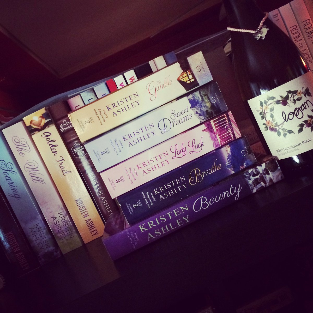 MelanieCodina's tweet photo. #booknerdproblem when books 1-6 is mass market &amp; 7 is not 😜 #HowDoIArrangeThemNow #theStruggleIsReal #kristenAshley #ThisMightBeDifficult https://t.co/VSRJpsfA1K