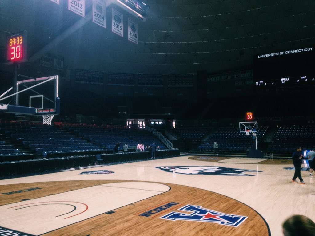 CoachQHillsman's tweet photo. One day at a time. One game at a time. Just over 24 hours before @CuseWBB takes the court again! https://t.co/iGhXBXXZTP