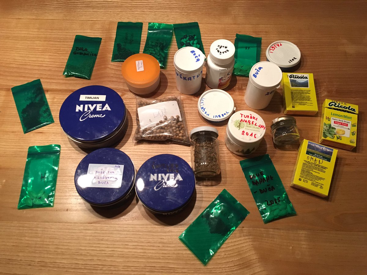 Zelemenjava's tweet photo. Prvi novi zelemenjalni točki, ki se bo na zelemenjalni zemljevid vpisala to sezono, moja mami za lažji štart podarja zalogo domačih semen. https://t.co/8w3d30CMSP