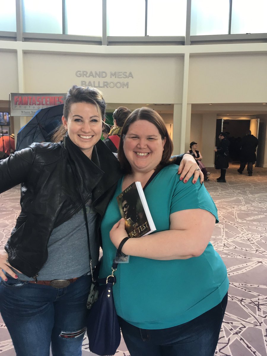 ellieannswords's tweet photo. Yay readers!! Congrats Lauren on winning the raffle. #anomalycon https://t.co/jS3YrzMGsZ