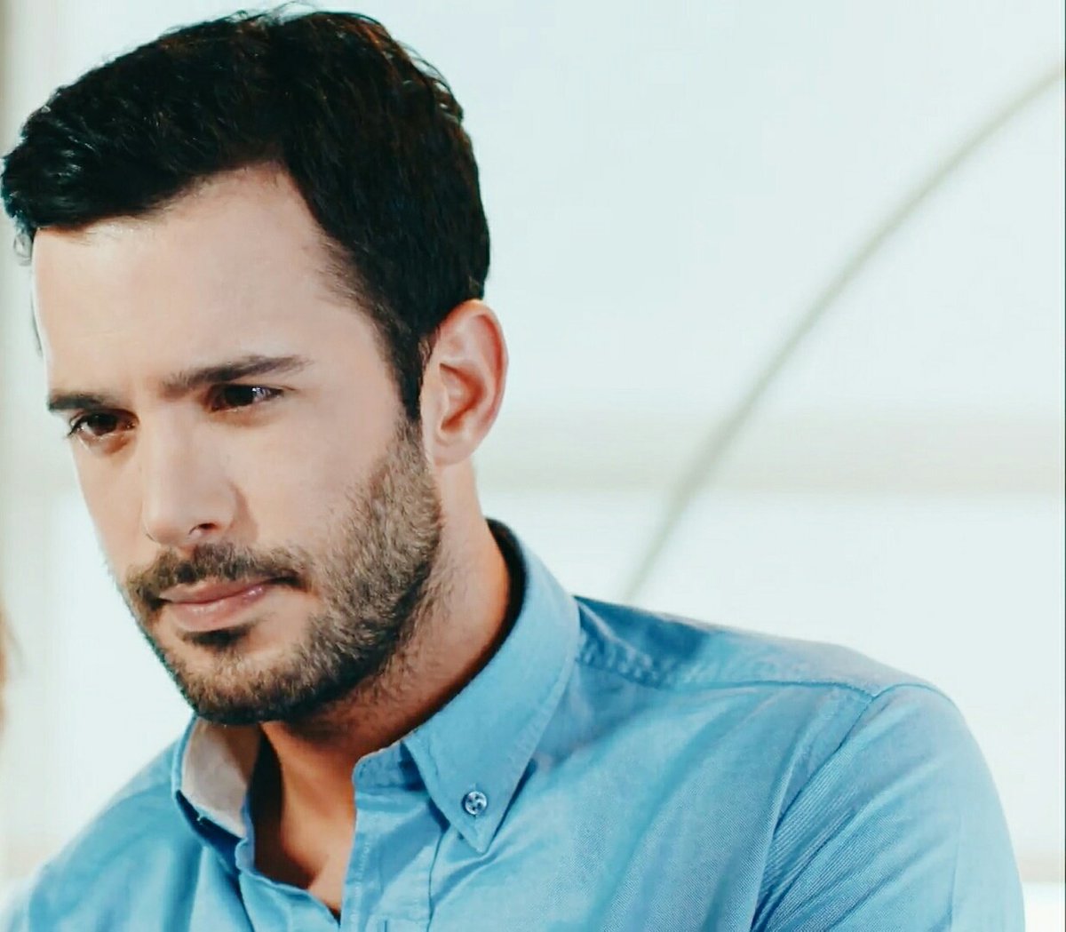 Одержимость ардуч. Барыш ардуч 2022. Барыш ардуч фильмография. Омер ипликчи актер. Эльчин сангу любовь напрокат.