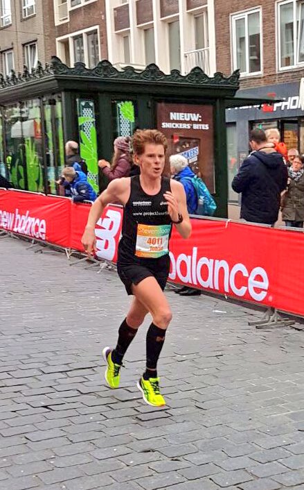 De man is een waar fenomeen aan het worden. @JoArt_writes in deze omstandigheden 1.22.39u en een 8e plek op het NK @Stevensloop2017, respect