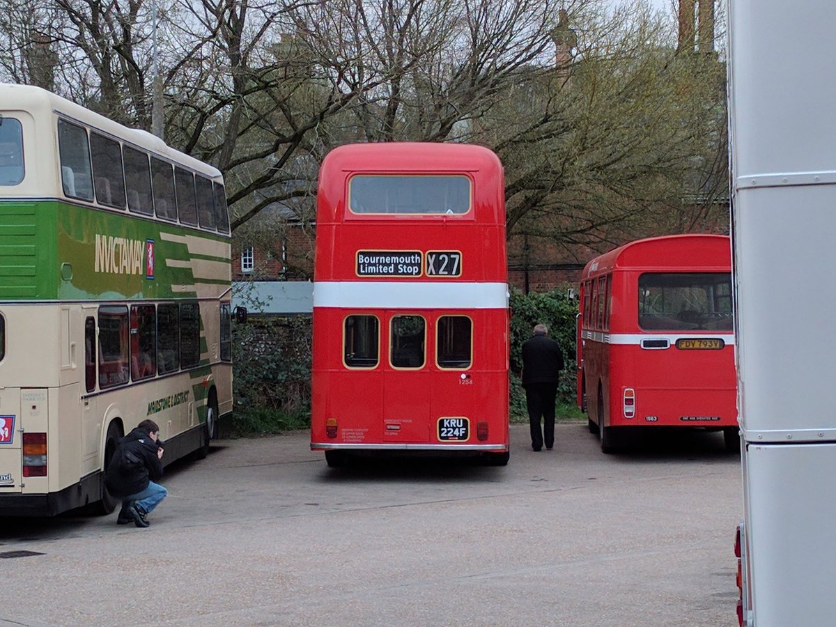TheFruitBowlCo's tweet image. No better way to spend a Sunday than with @dekkabus at the Winchester #Retrobus rally!

Waiting now to head home on the infamous Lodekka.