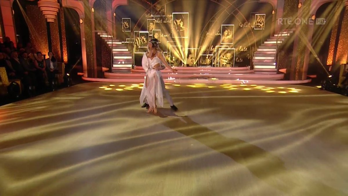 chriserickkk's tweet photo. Vote for @CroninDayl &@KzKsenia !!
Call:
ROI:1513717103
NI:09016566003
Text:"DAYL" to 53125
#VoteForDayl #TeamDayl https://t.co/JsrHXxzWR0