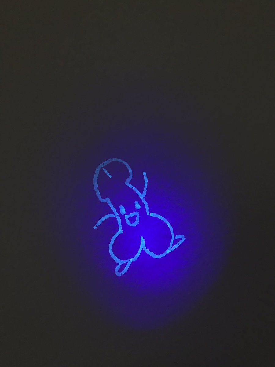 enjoidd's tweet photo. my siblings got a uv marker and started drawing invisible peepees throughout the house https://t.co/jAHyCE9mWo