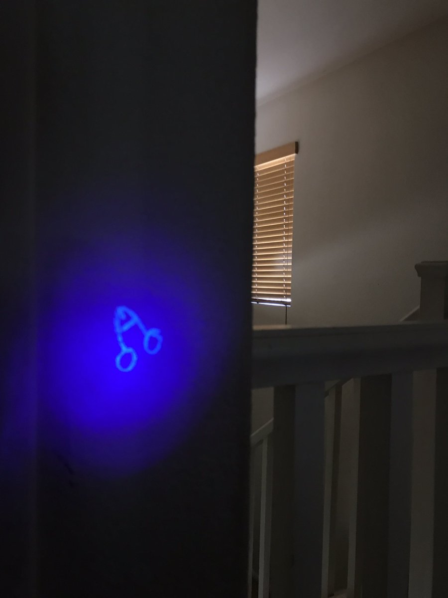 enjoidd's tweet photo. my siblings got a uv marker and started drawing invisible peepees throughout the house https://t.co/jAHyCE9mWo