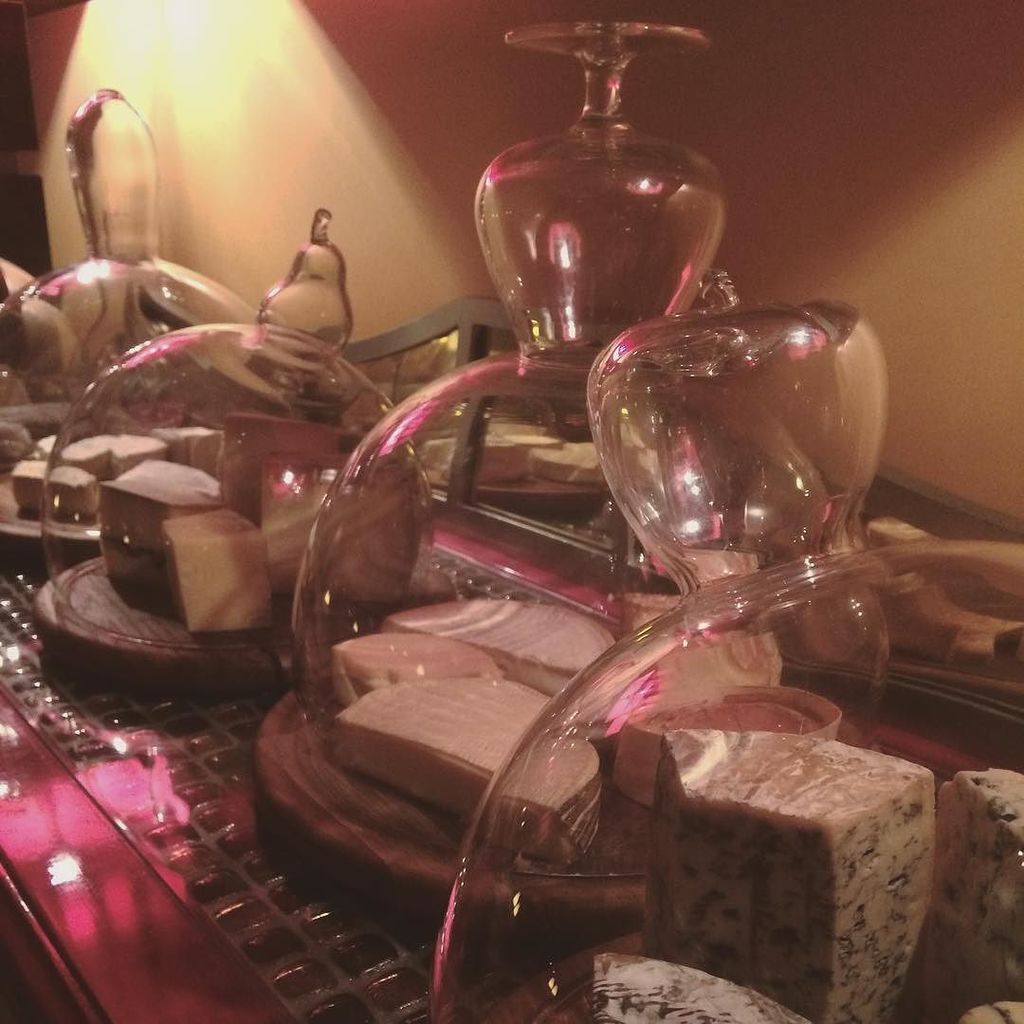 bubblejam's tweet image. Beautiful glass domes... #sketch #sketchlondon #sketchlibrary #🧀 #allthecheese #glasscloches #glasscloche