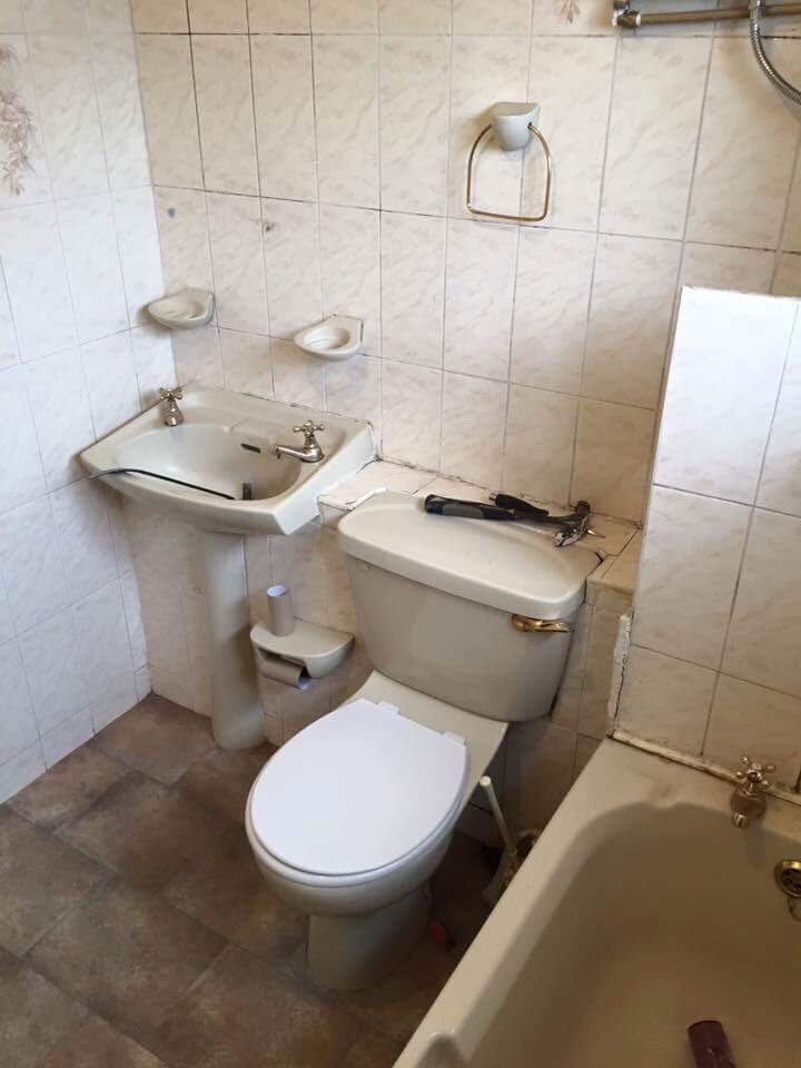 bathstore_more's tweet image. Wow what a transformation! We are a one-stop shop to turn your bathroom into an amazing before and after! #transformation #bathroom 🚿🚽