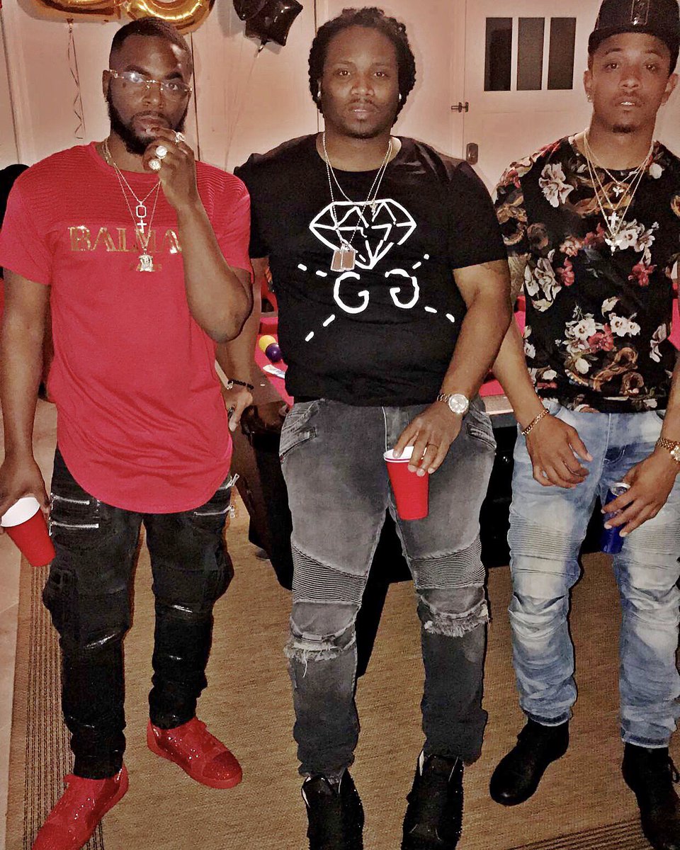 smokeLuv's tweet photo. We having our way with the bag #Gang4eva #EverythingDesigner https://t.co/oxZe6FabPr