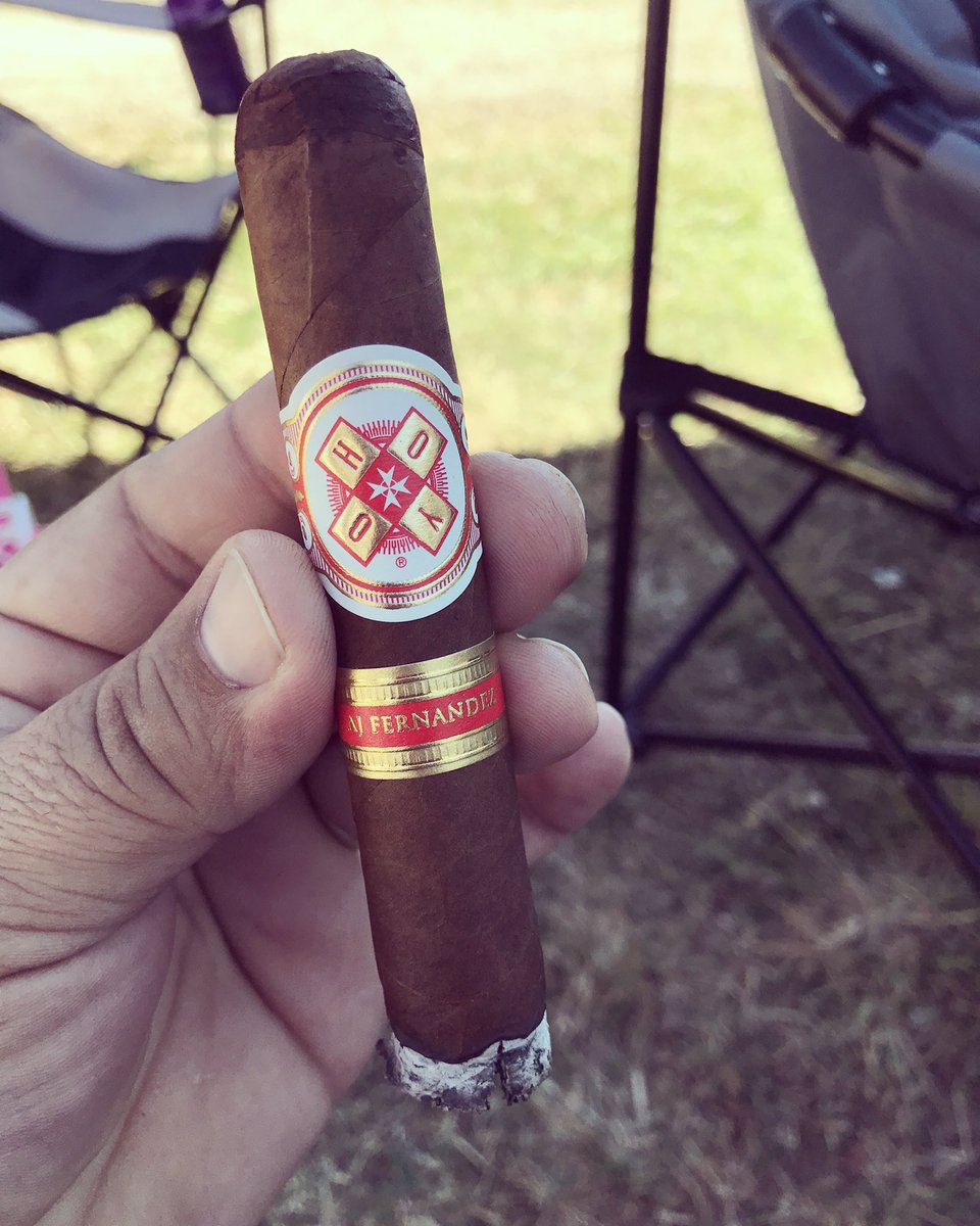cigarbandman's tweet photo. Enjoying a nice cigar in #fiestakey #ajfernandezcigars #rvlife #cigars #cigarsnob #cigaraficionado #cigarlife #cigarboss https://t.co/ojtoL6qW2H