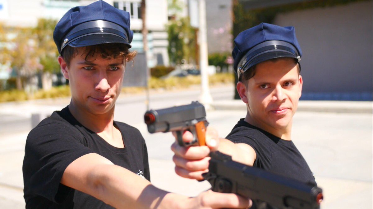 Nuevo video con <a href="/rudymancuso/">Rudy Mancuso</a> 🙌🏻

"Terrible Cops" 👮 😜

Legal de mis favoritos, se van a morir de la risa. 😂

youtu.be/dEN5Ev4RY6Q 💃🏻