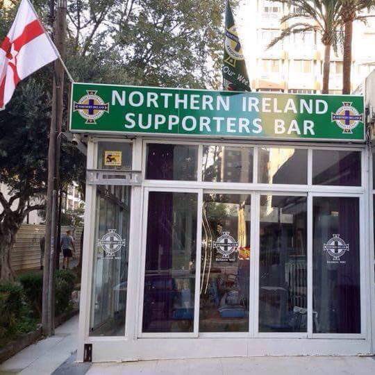 Subbuteo_NI's tweet photo. Best of luck to #NorthernIreland #legend @charlie_lawson1 opening new #GAWA bar in #Benidorm on 8th April 💚 https://t.co/0xzx5wZK9O