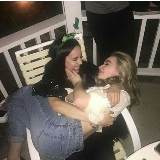 SabrinaCBrasil1's tweet photo. Amo demais essa amizade das duas, já podem casar meninas ❤ https://t.co/SgSLbad2av