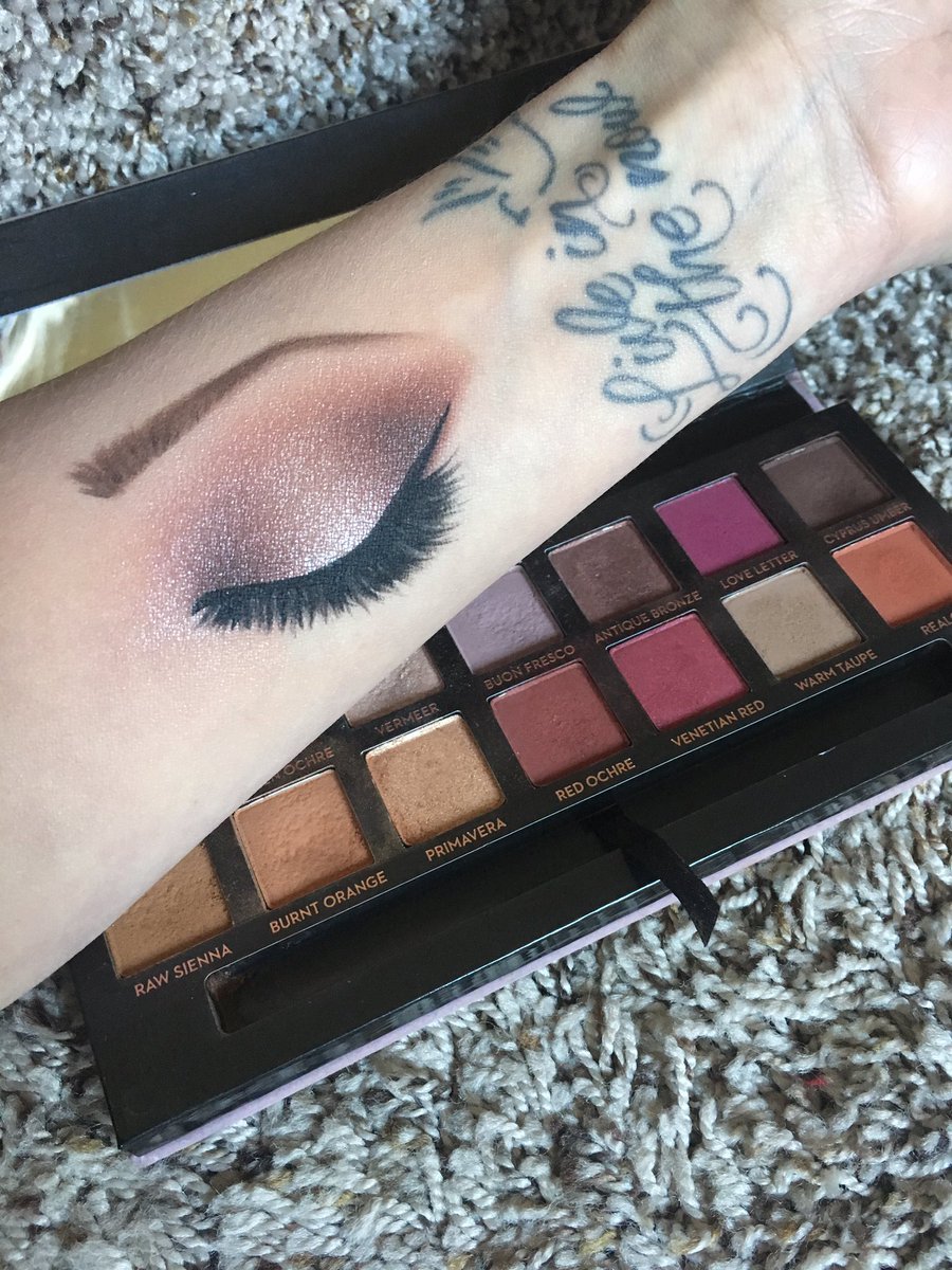 makeupbycandi1's tweet photo. Blends like a beautiful dream β¨@ABHcosmetics #ModernRenaissance #lovelovelove #mua #makeupbycandi #makeuplover https://t.co/lPWk9Q7lgW