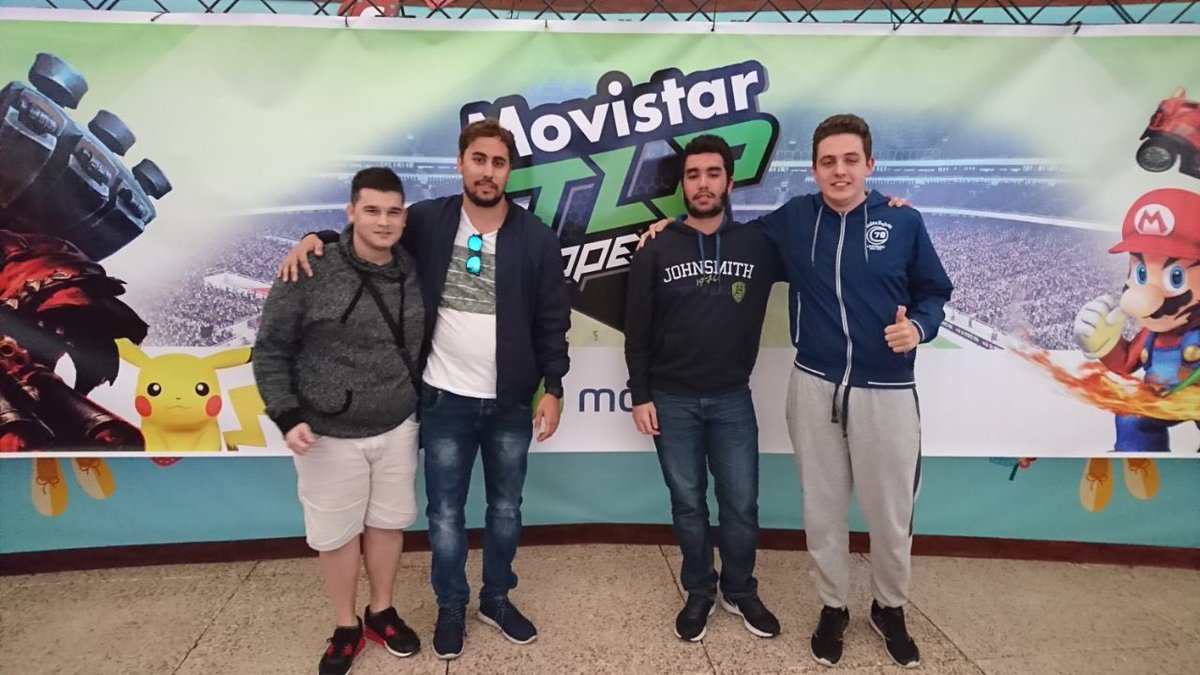 ✌🏻La sincronía hecha jugadores de FIFA17: 🥇Ganan el torneo de 2vs2 #Almamarcela y #Carlosaiberguli 🥈subcampeones #Jonisito1993 y Nestiyo94