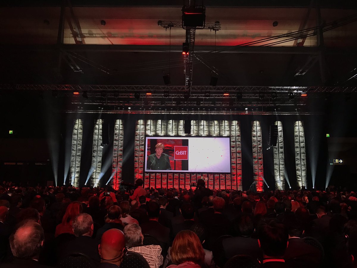 Bitkom's tweet photo. Wir müssen der #Digitalisierung offener gegenüber stehen, das können wir von Japan lernen, sagt Kanzlerin Merkel. #cebit17 https://t.co/xkD8QHXKsb