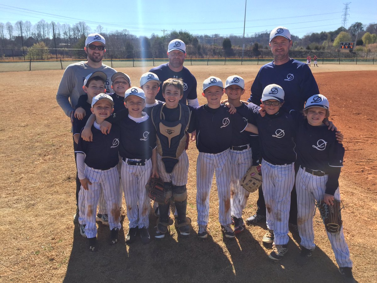 diamondbballtn's tweet photo. Diamond White with a solid 8-4 win this afternoon! #DiamondBaseball https://t.co/qCJxBHKhEl