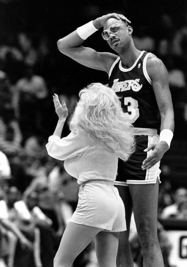 Super 70s Sports on Twitter: &quot;Morganna the Kissing Bandit almost caused  Kareem to feel a moment of human happiness. He then elbowed her in the  boobs &amp; drained a sky hook. https://t.co/jDBVNFsvRu&quot; /