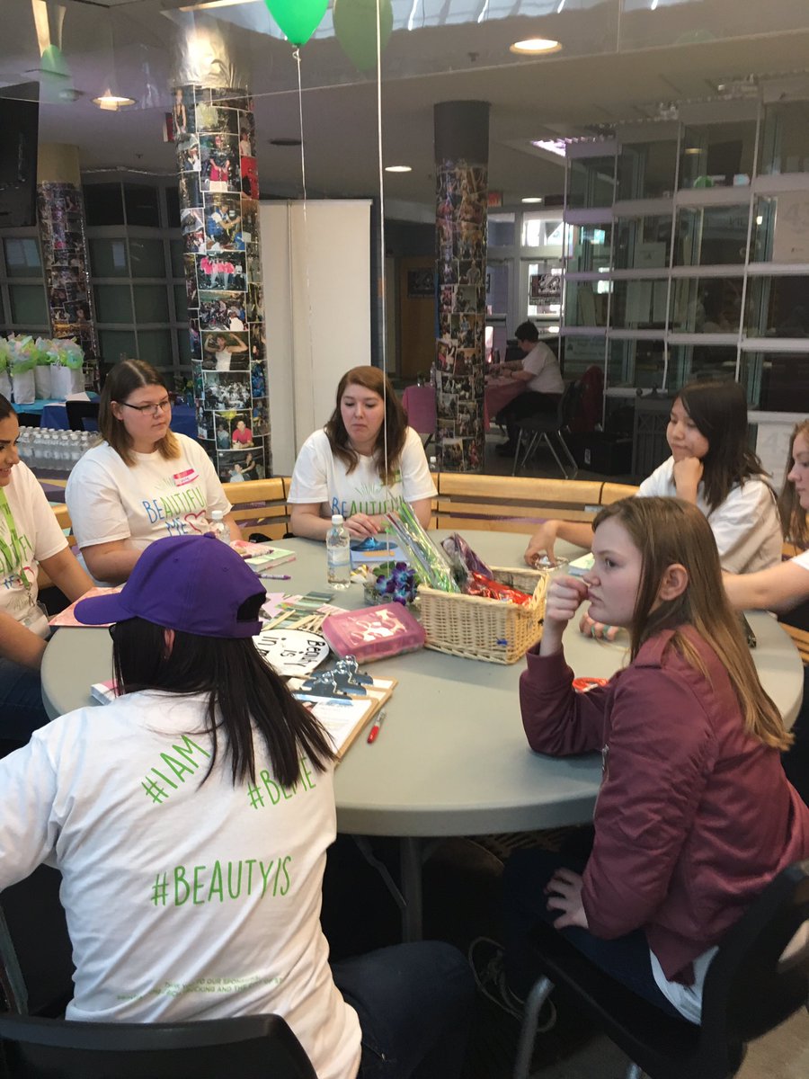 BeautifulME_YEG's tweet photo. Encouragement team doing a great job!! #IAM #BEME #BEAUTYIS #BEME2017 https://t.co/3G0blEqQmQ